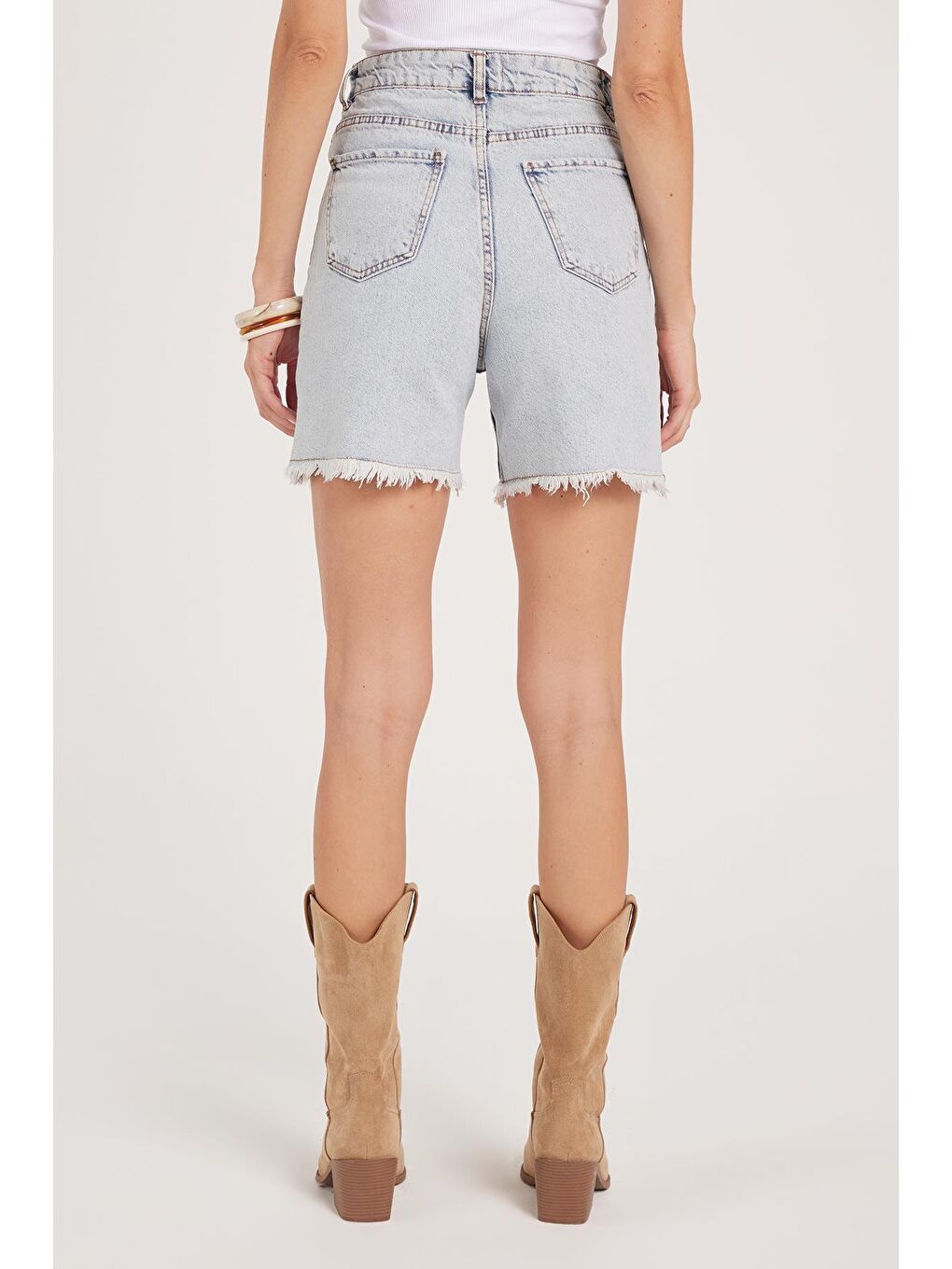 Kadın Regular Fit Klasik Kesim Pamuklu Açık Mavi Jean Jean Şort-6