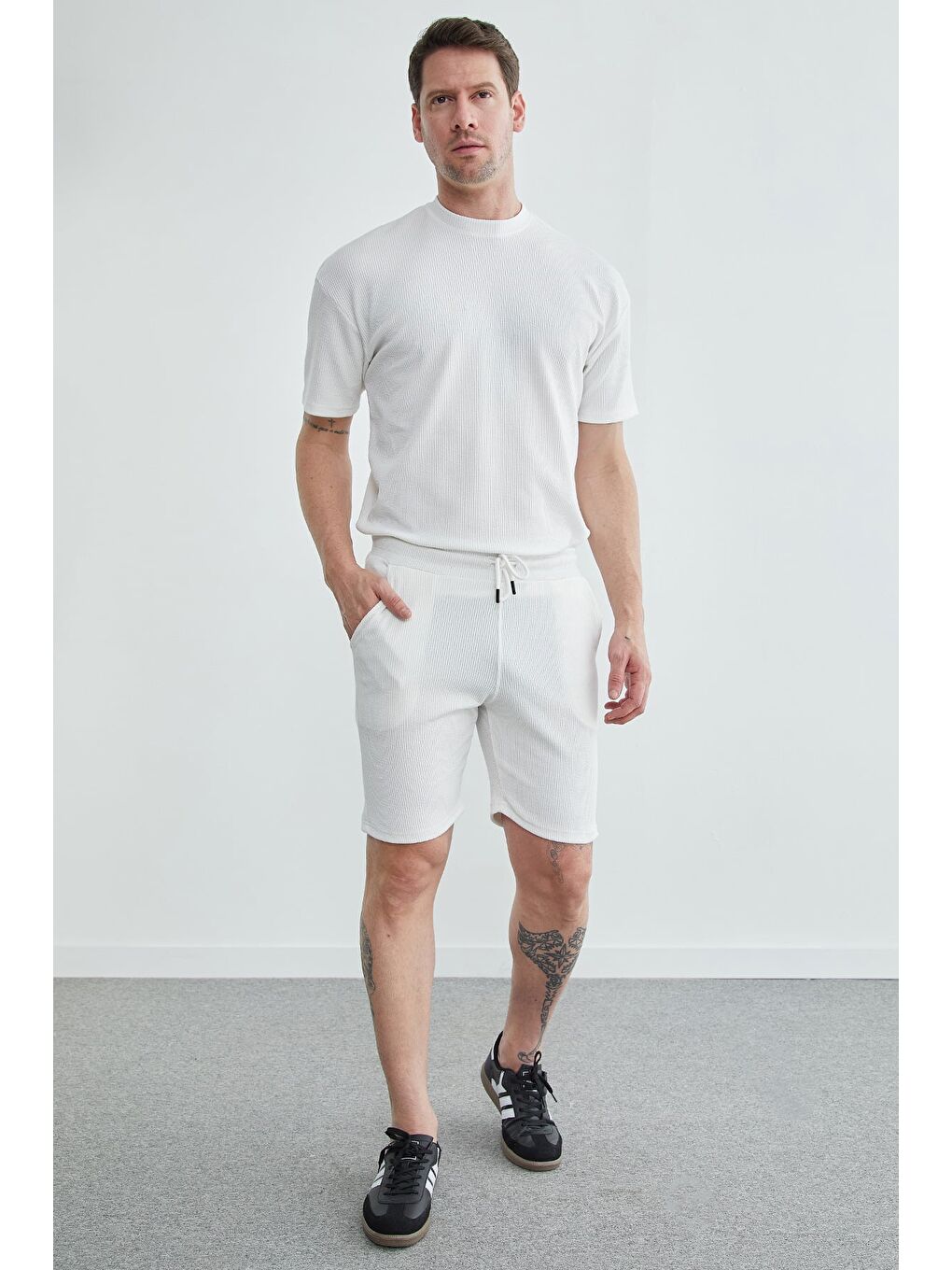 Beyaz Beli Lastikli Fitilli Şort-4