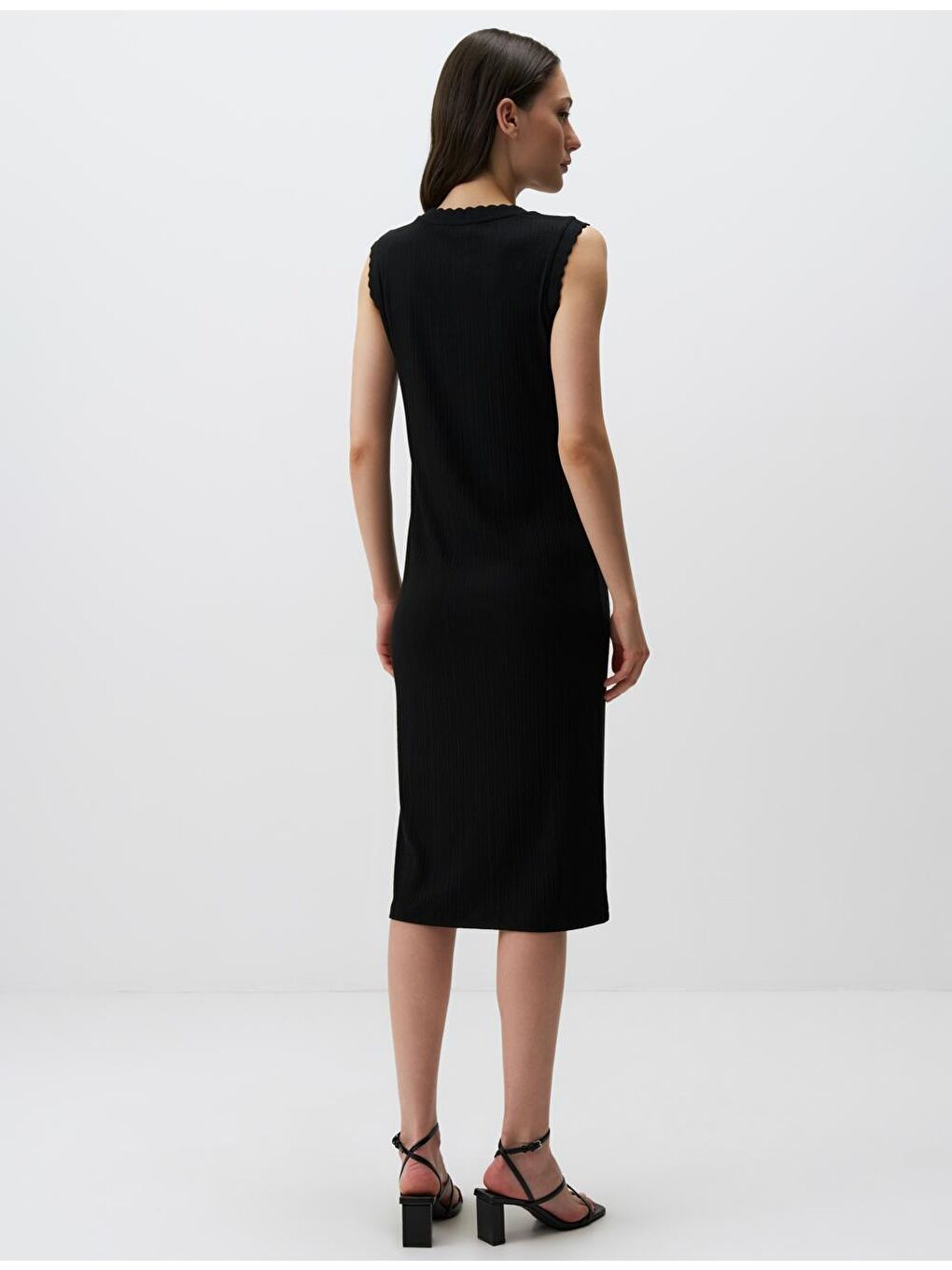 Siyah Yuvarlak Yaka Kolsuz Düz Midi Elbise-4