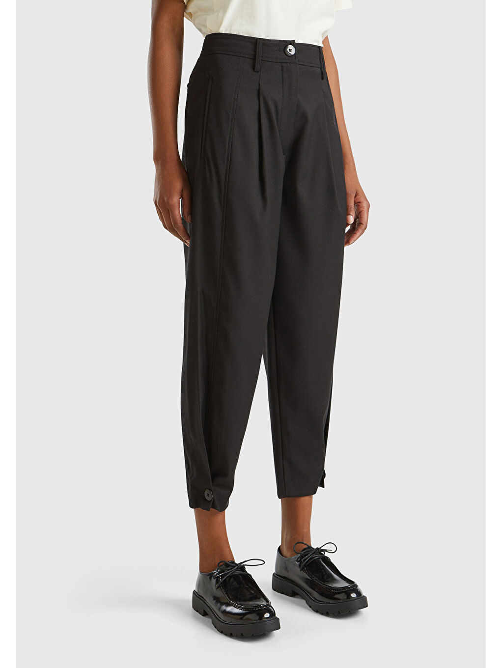 Kadın Siyah Yün Ve Viskoz Karışımlı Paçası Düğme Detaylı Pantolon-1