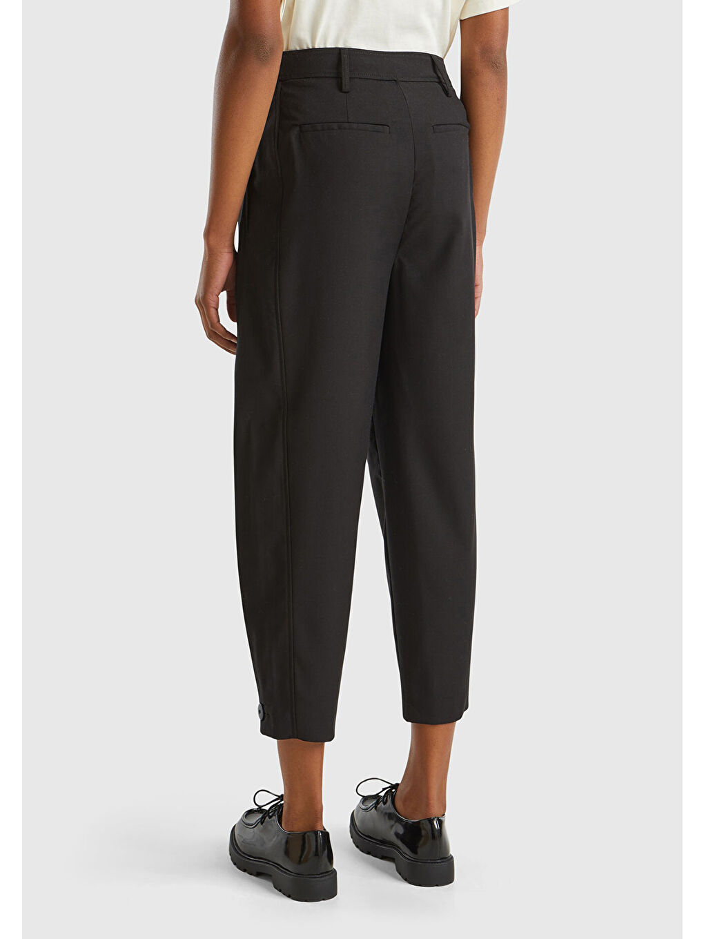 Kadın Siyah Yün Ve Viskoz Karışımlı Paçası Düğme Detaylı Pantolon-3