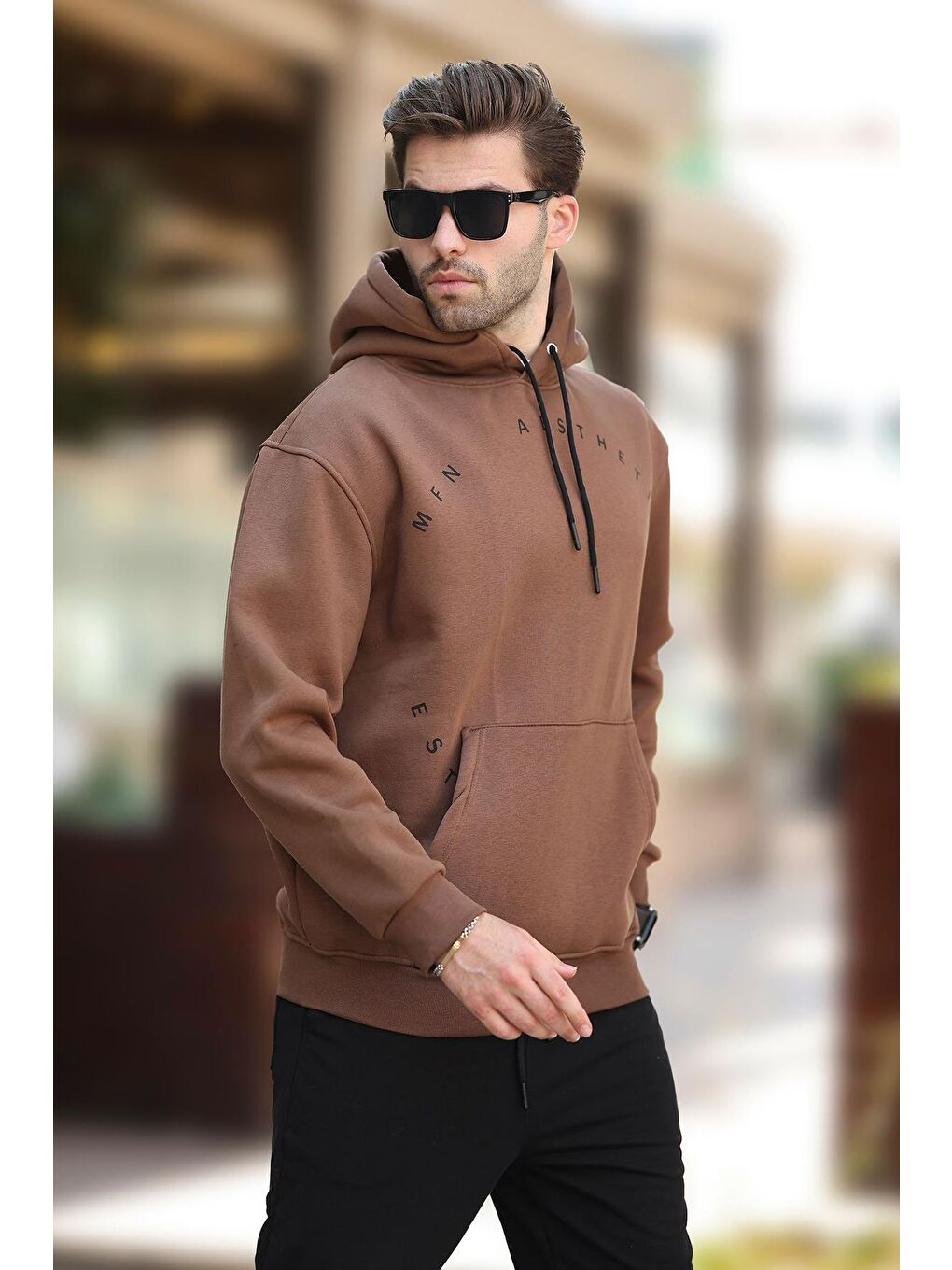 Kahverengi Kapüşonlu Cep Detaylı Nakışlı  Erkek Hoodie 7054