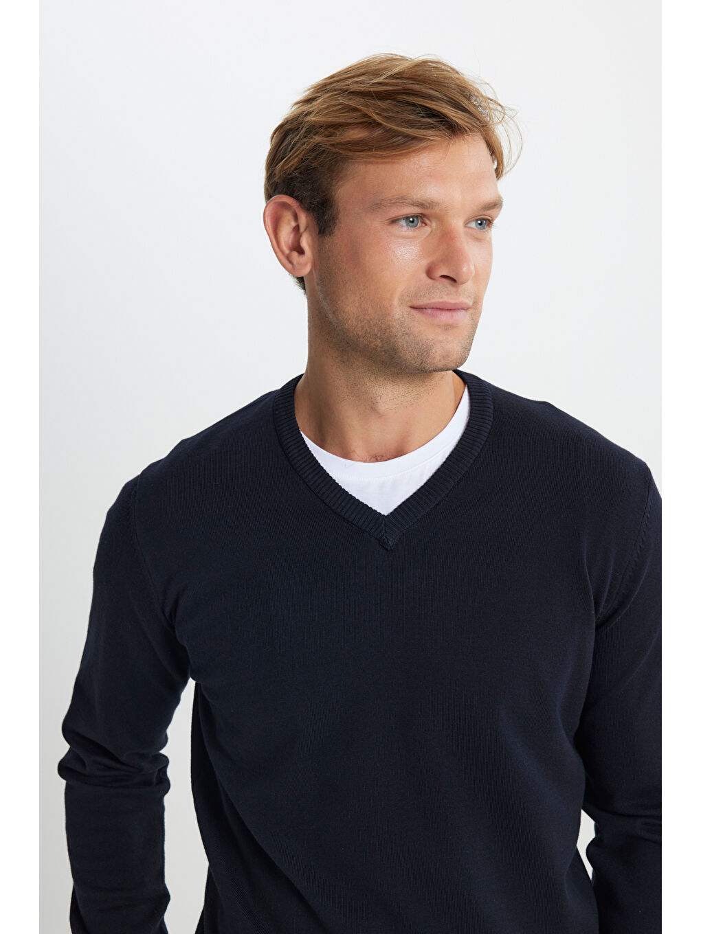 Erkek Lacivert Pamuklu Standart Fit Normal Kesim V Yaka Basic Triko Kazak-4