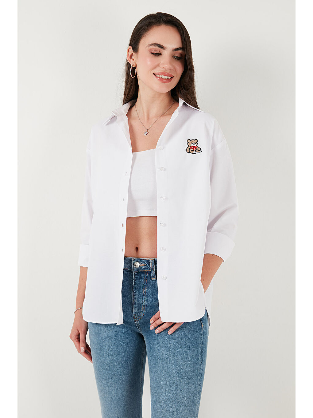 Beyaz Pamuk Karışımlı Regular Fit Ayıcık İşlemeli Kadın Gömlek 6773106-1