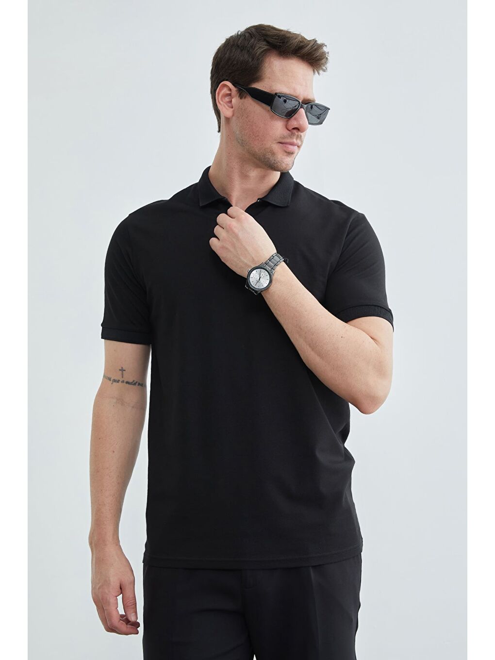 Siyah Yarım Fermuarlı Polo Yaka Tişört-4