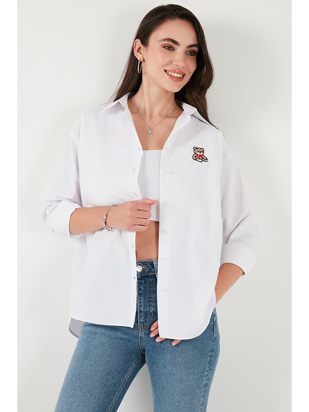 Beyaz Pamuk Karışımlı Regular Fit Ayıcık İşlemeli Kadın Gömlek 6773106-5