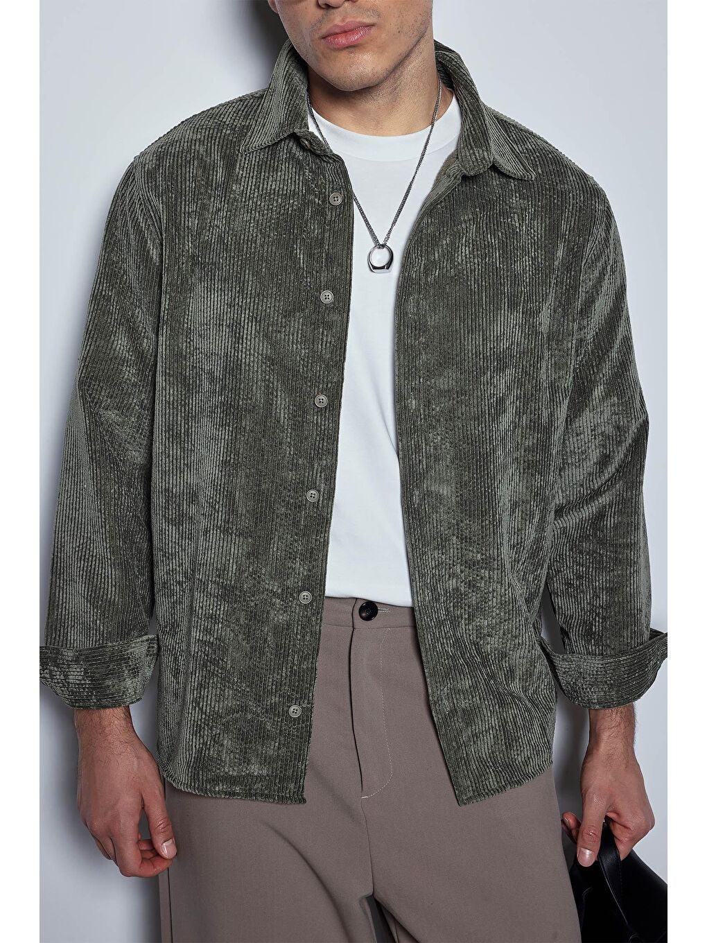 Erkek Oversize Kadife Dokulu Uzun Kollu Gömlek Haki Yeşil