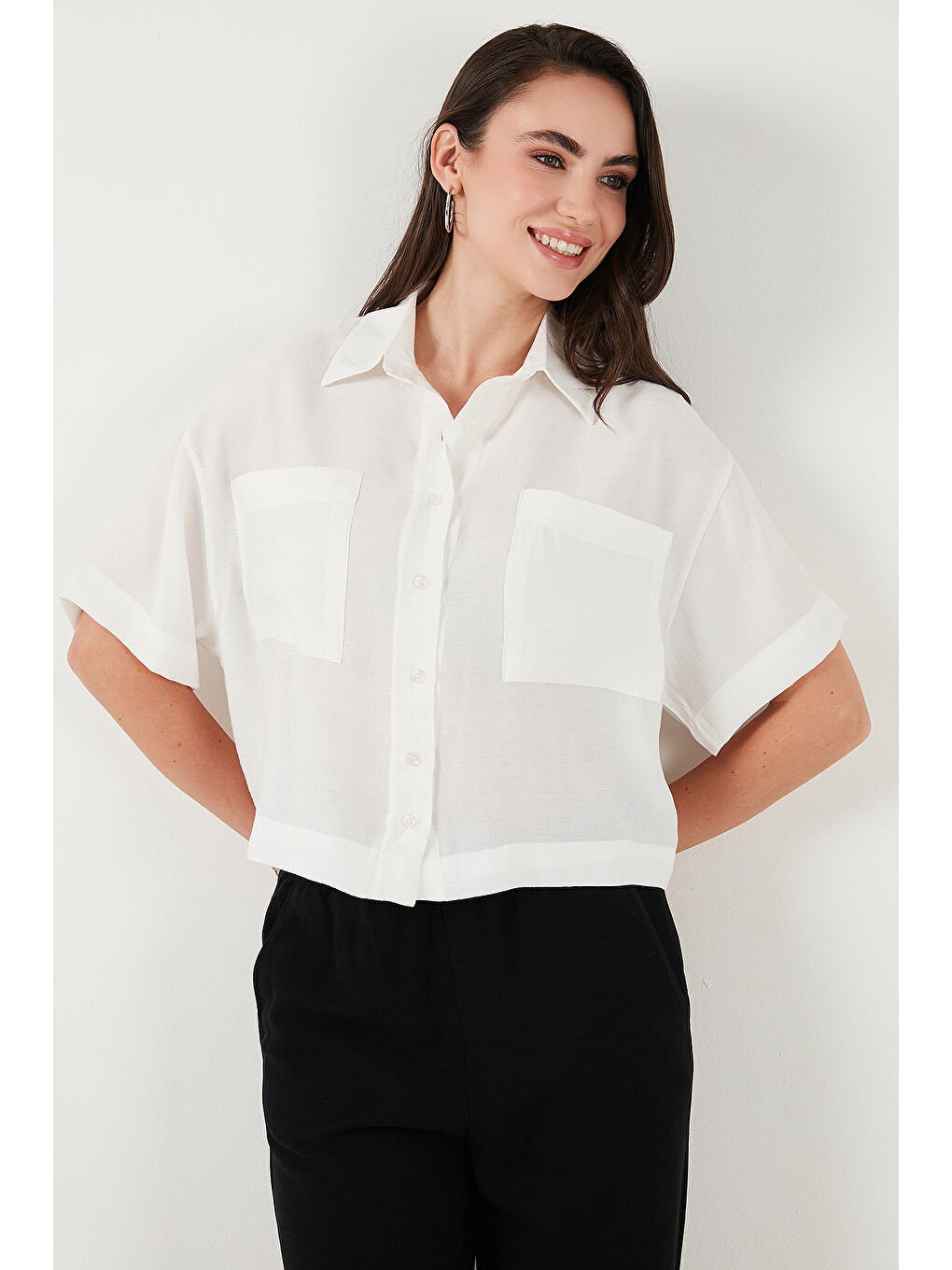 Beyaz Regular Fit Cep Detaylı Kısa Kollu Gömlek 6778568-3