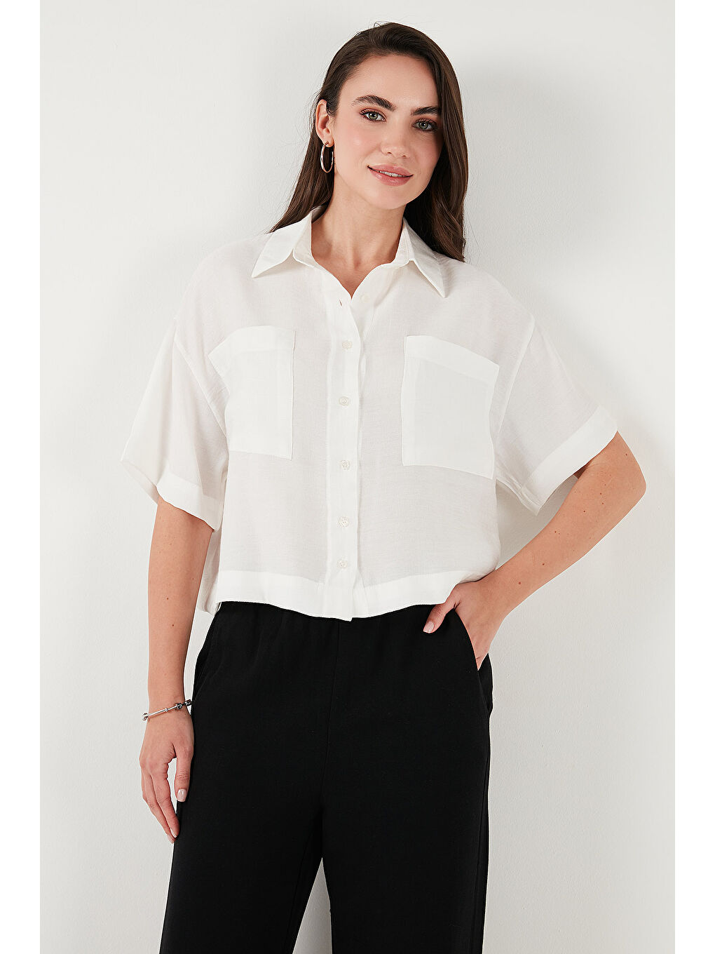 Beyaz Regular Fit Cep Detaylı Kısa Kollu Gömlek 6778568-4