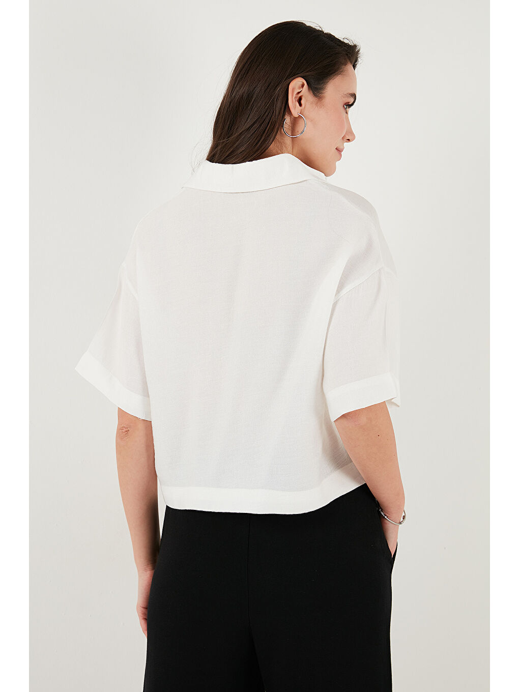 Beyaz Regular Fit Cep Detaylı Kısa Kollu Gömlek 6778568-5