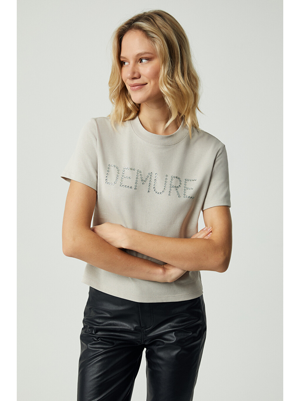 Demura Kadın Regular Taşlı Yuvarlak Yaka Açık Gri T-shirt-2