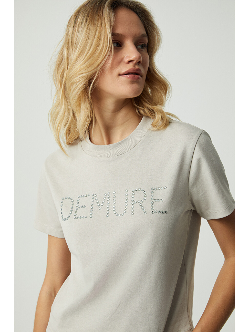 Demura Kadın Regular Taşlı Yuvarlak Yaka Açık Gri T-shirt-3