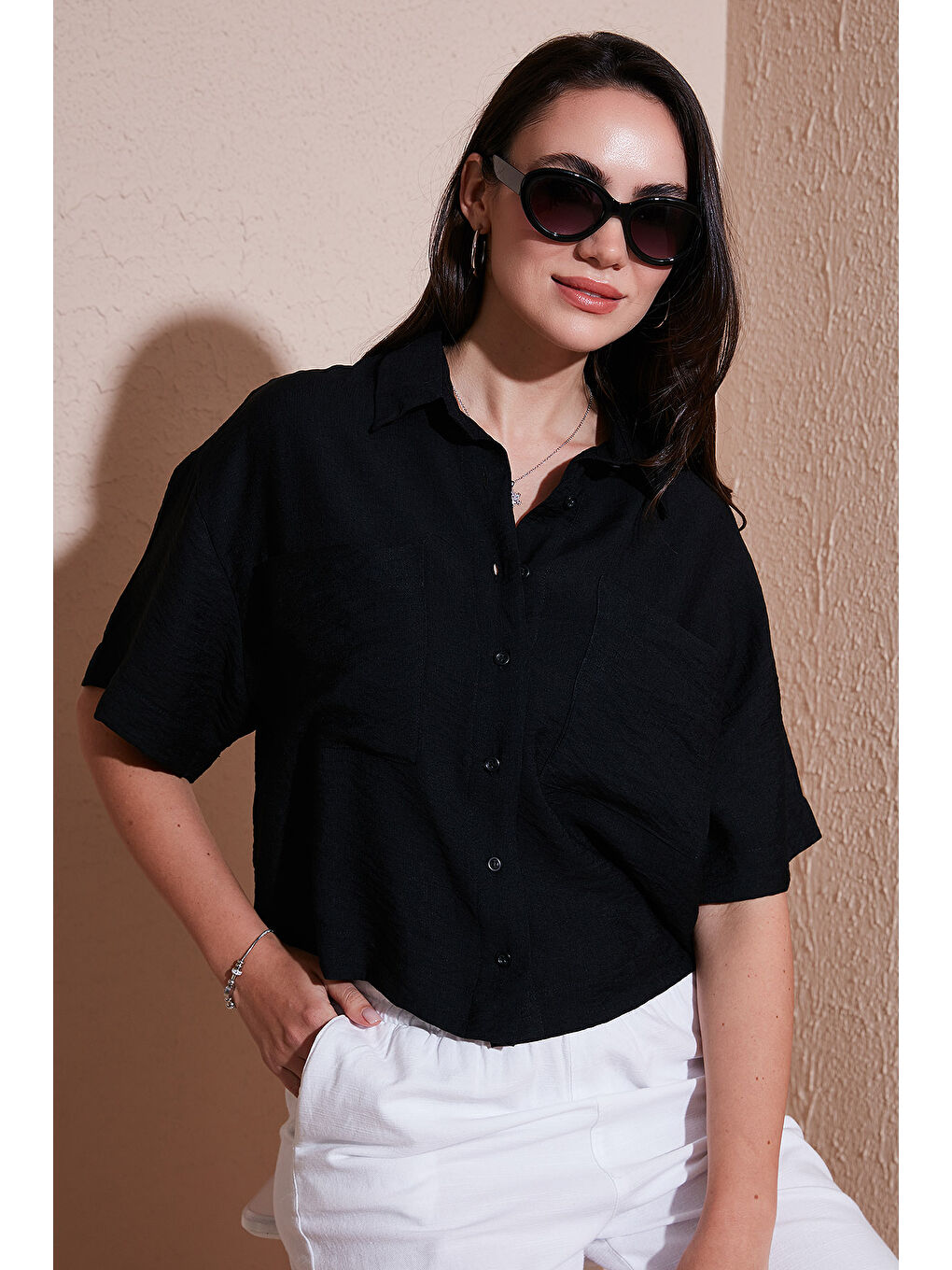 Siyah Regular Fit Cep Detaylı Kısa Kollu Gömlek 6778568