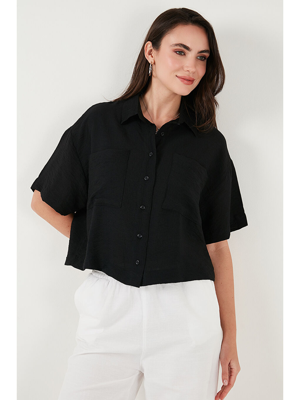 Siyah Regular Fit Cep Detaylı Kısa Kollu Gömlek 6778568-5