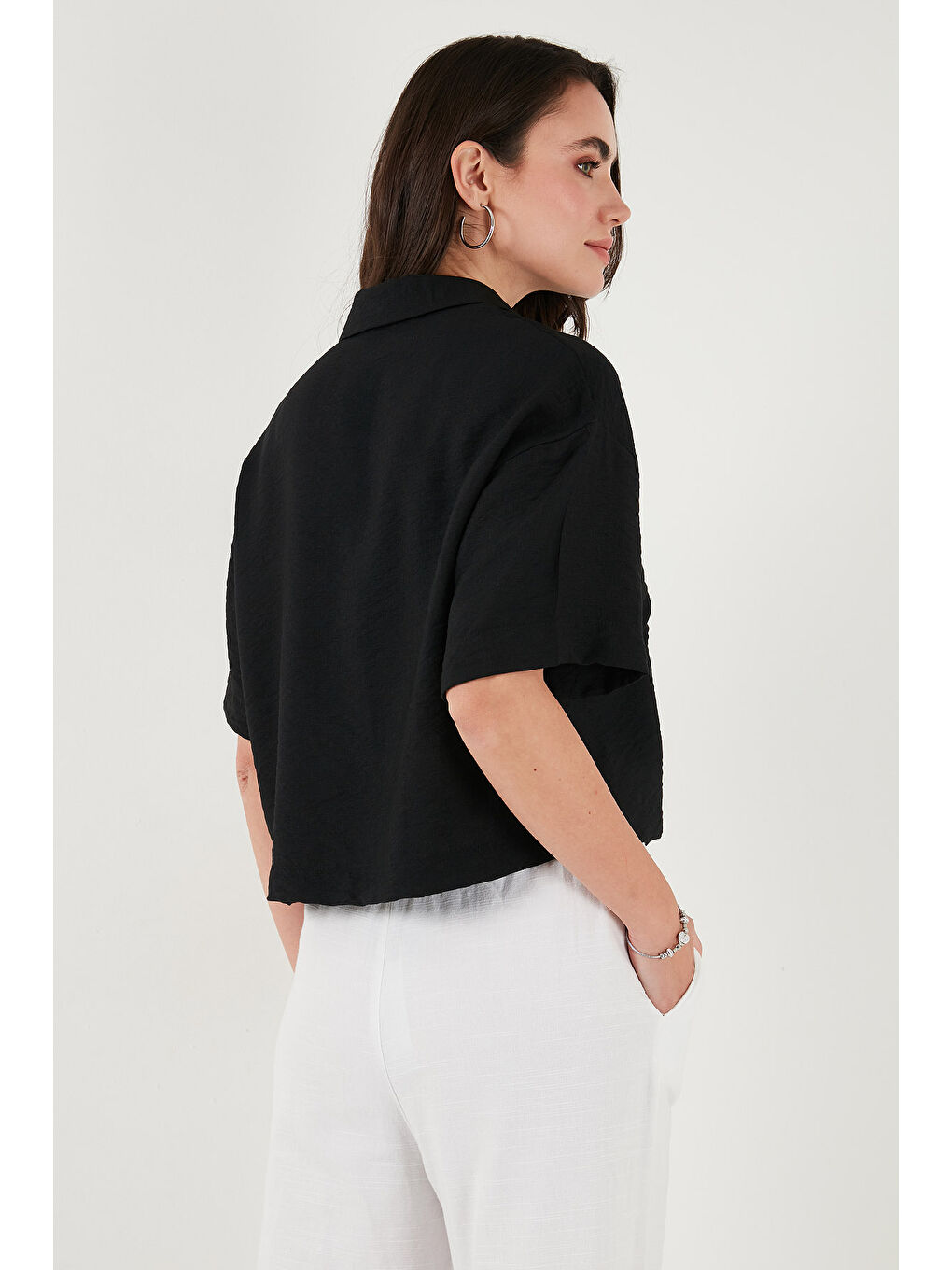 Siyah Regular Fit Cep Detaylı Kısa Kollu Gömlek 6778568-6