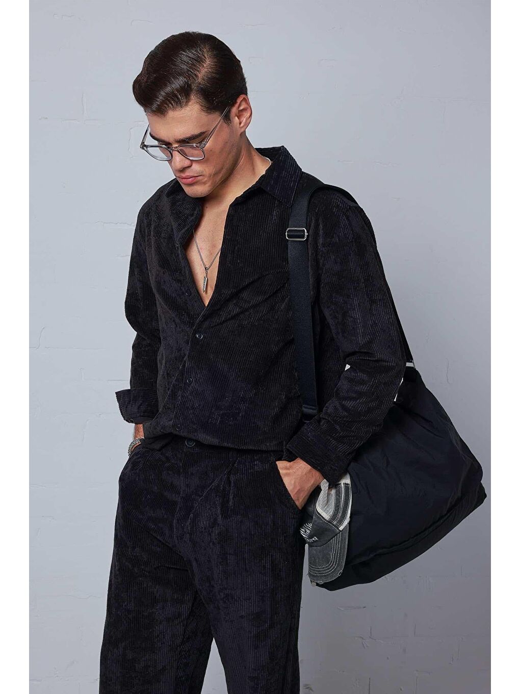 Erkek Oversize Kadife Dokulu Uzun Kollu Gömlek Siyah-4