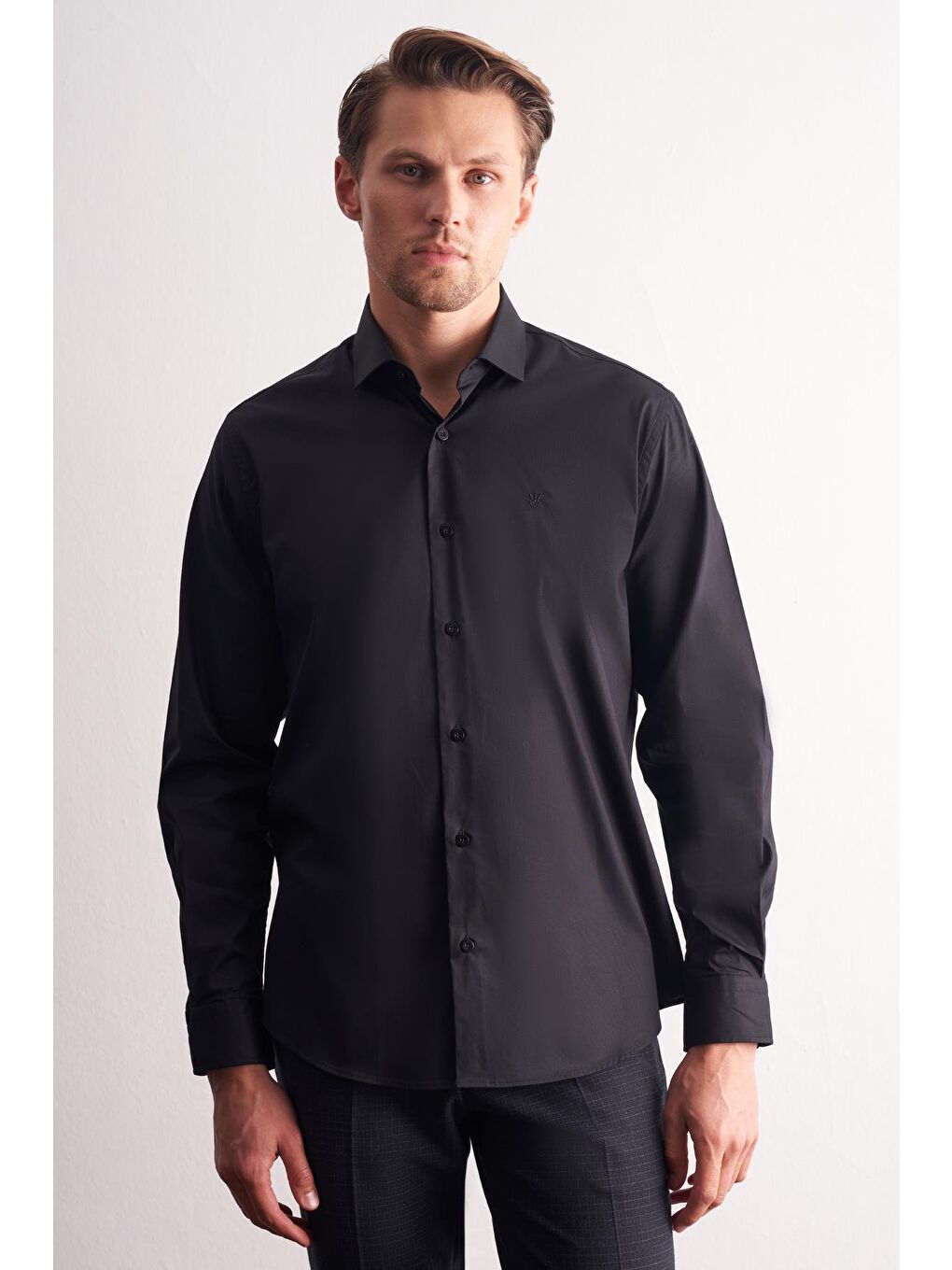 Siyah Yarım İtalyan Yaka Uzun Kol Premium Slim Fit Pamuklu Gömlek 1004255198-1