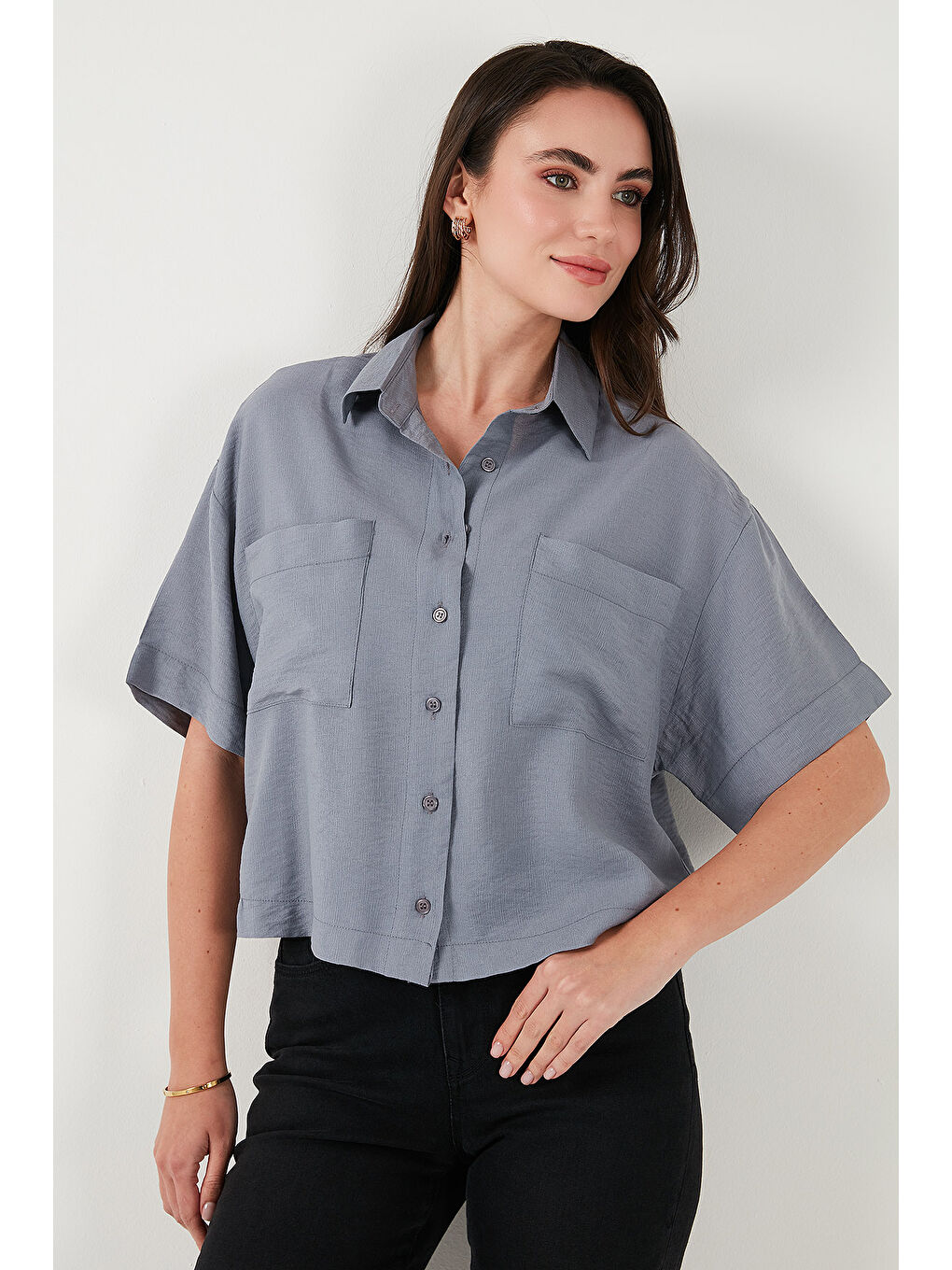 Gri Regular Fit Cep Detaylı Kısa Kollu Gömlek 6778568-1