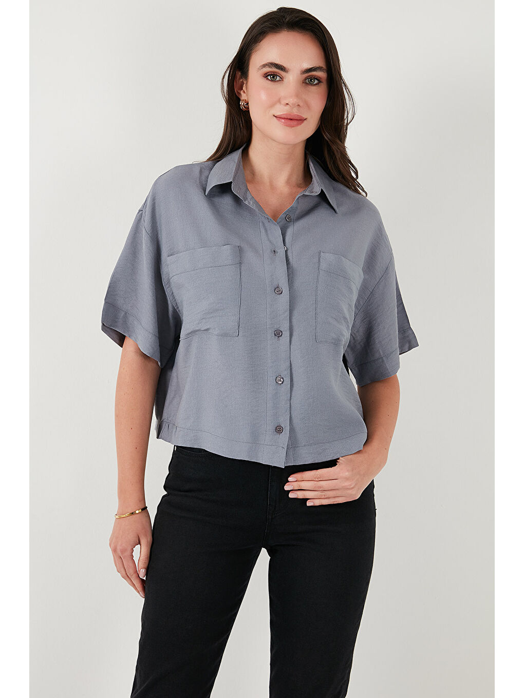 Gri Regular Fit Cep Detaylı Kısa Kollu Gömlek 6778568-4