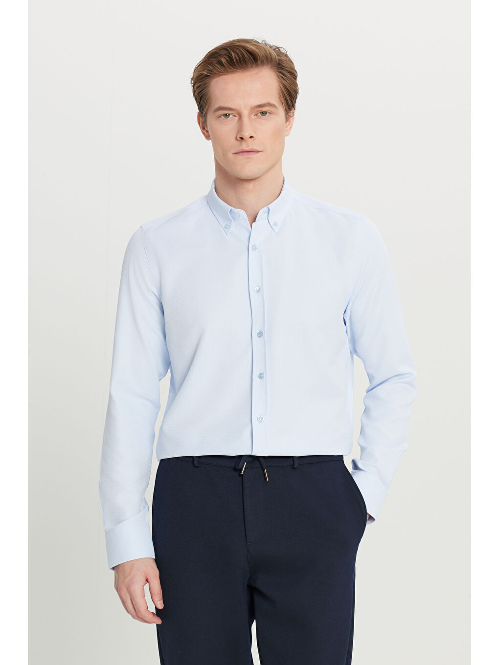 Erkek Açık Mavi Pamuklu Tailored Slim Fit Dar Kesim Düğmeli Yaka Armürlü Gömlek