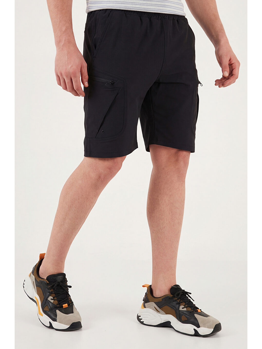 Siyah Normal Kalıp Kargo Cepli Lastikli Bel Bermuda Şort 693263-4