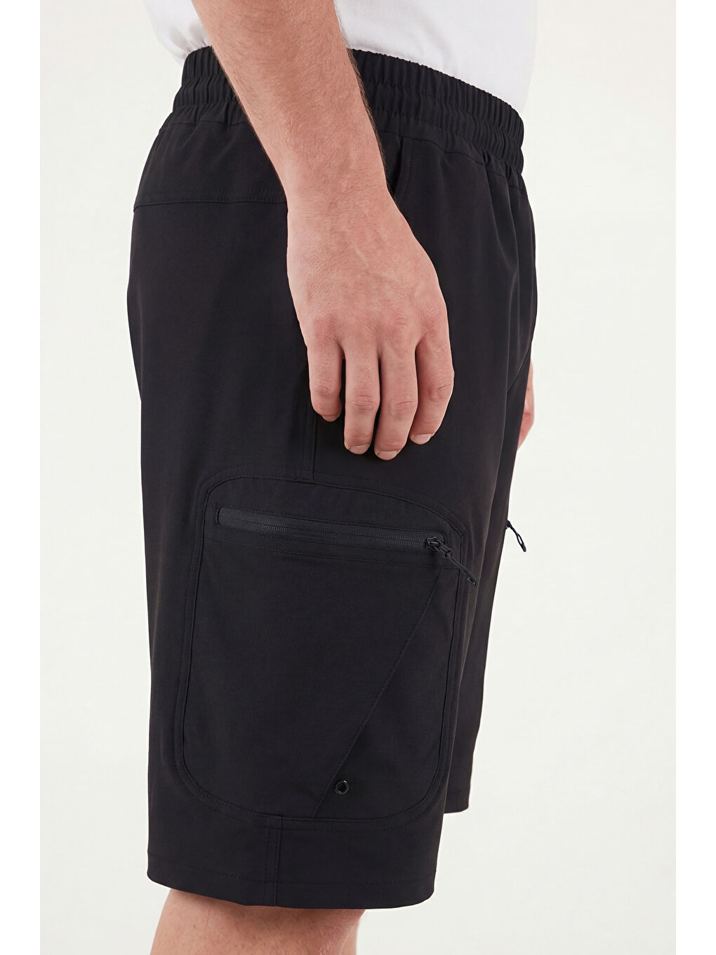 Siyah Normal Kalıp Kargo Cepli Lastikli Bel Bermuda Şort 693263-5