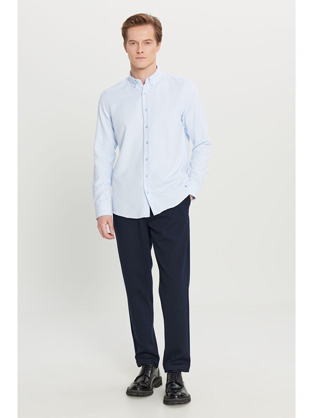 Erkek Açık Mavi Pamuklu Tailored Slim Fit Dar Kesim Düğmeli Yaka Armürlü Gömlek-1