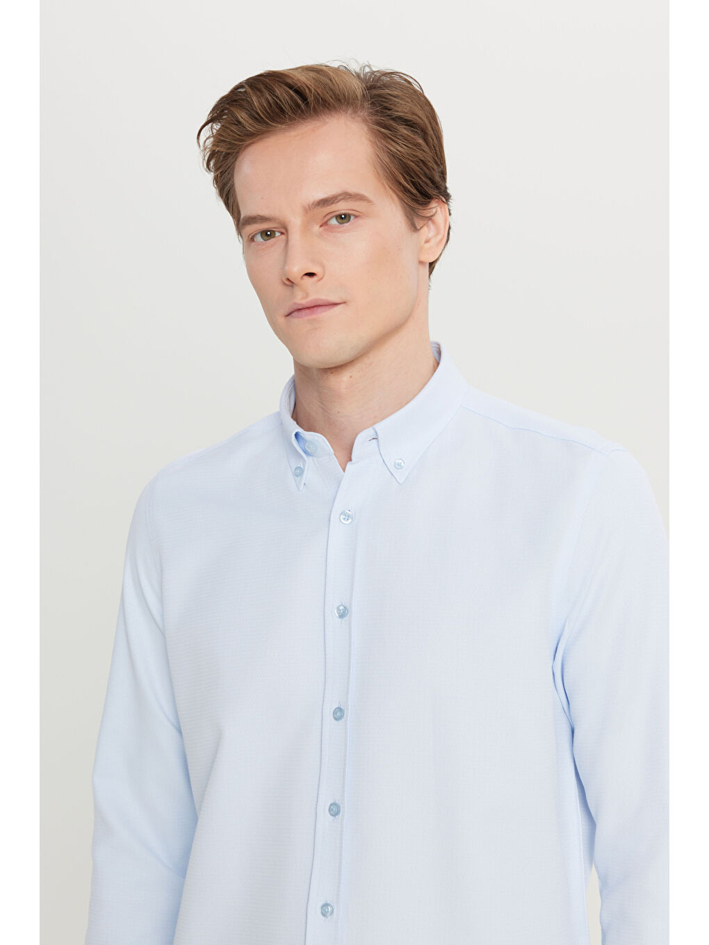 Erkek Açık Mavi Pamuklu Tailored Slim Fit Dar Kesim Düğmeli Yaka Armürlü Gömlek-3