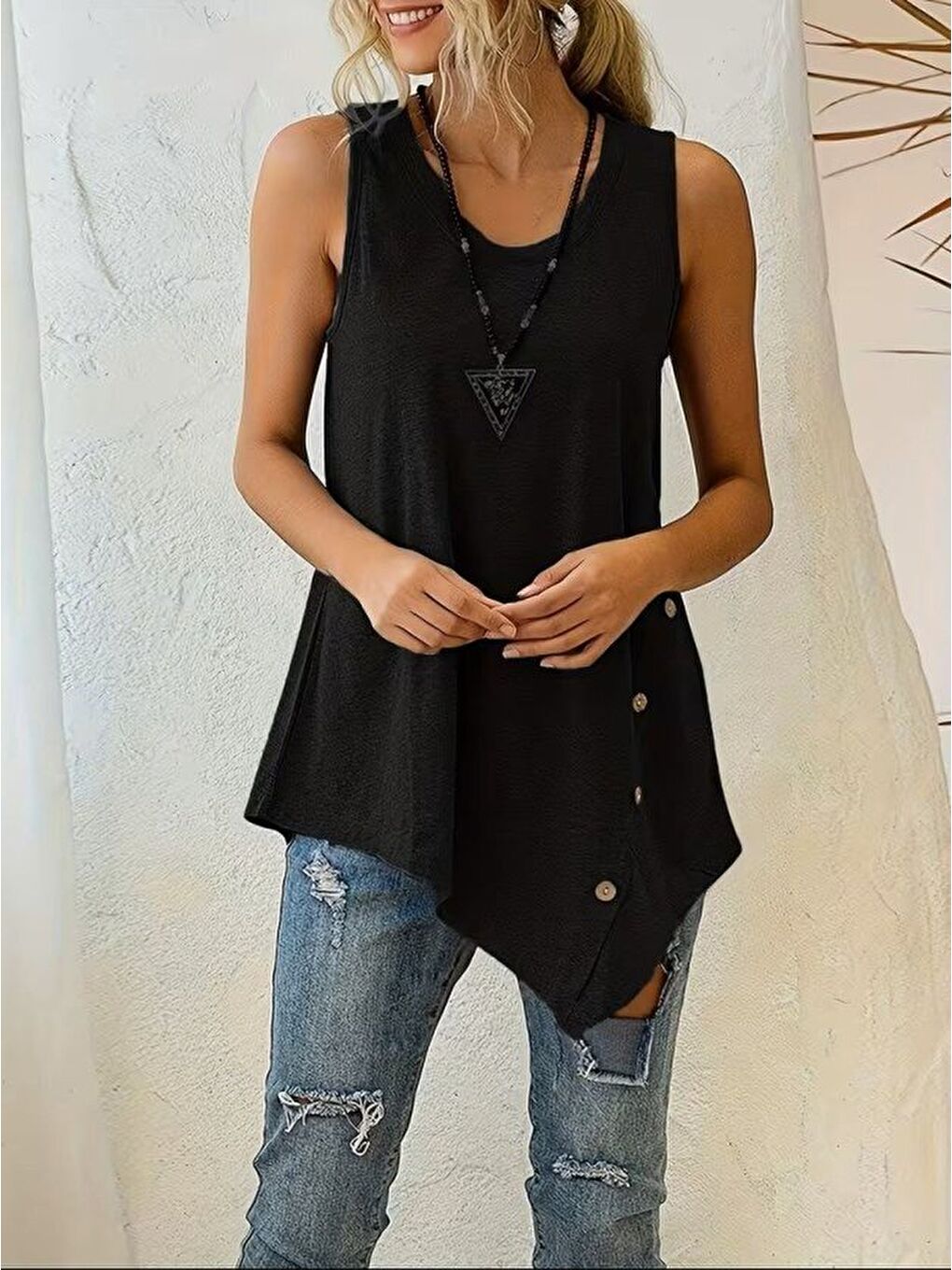 Siyah Kadın Askılı Yuvarlak Yakalı Asimetrik Kesim Detaylı Viskon Bluz-2