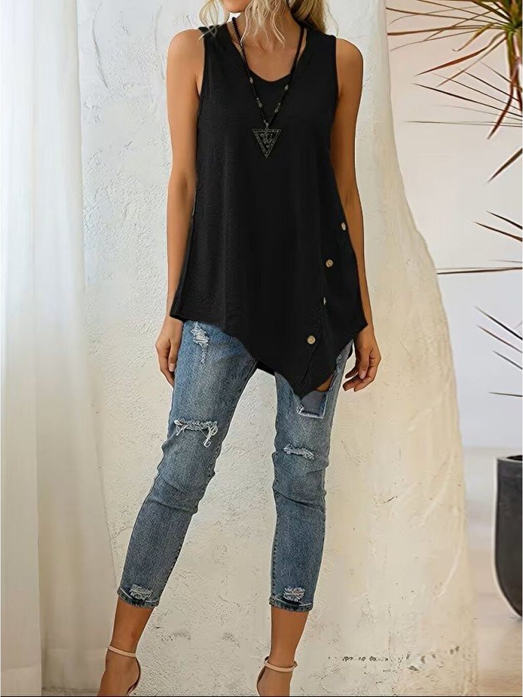 Siyah Kadın Askılı Yuvarlak Yakalı Asimetrik Kesim Detaylı Viskon Bluz-4