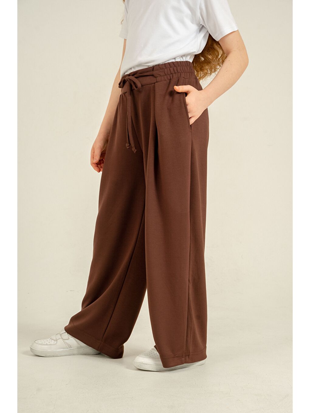 Kahverengi Ön Pileli Yumuşak Dokulu - Comfort Kumaş Kız Çocuk Eşofman Altı