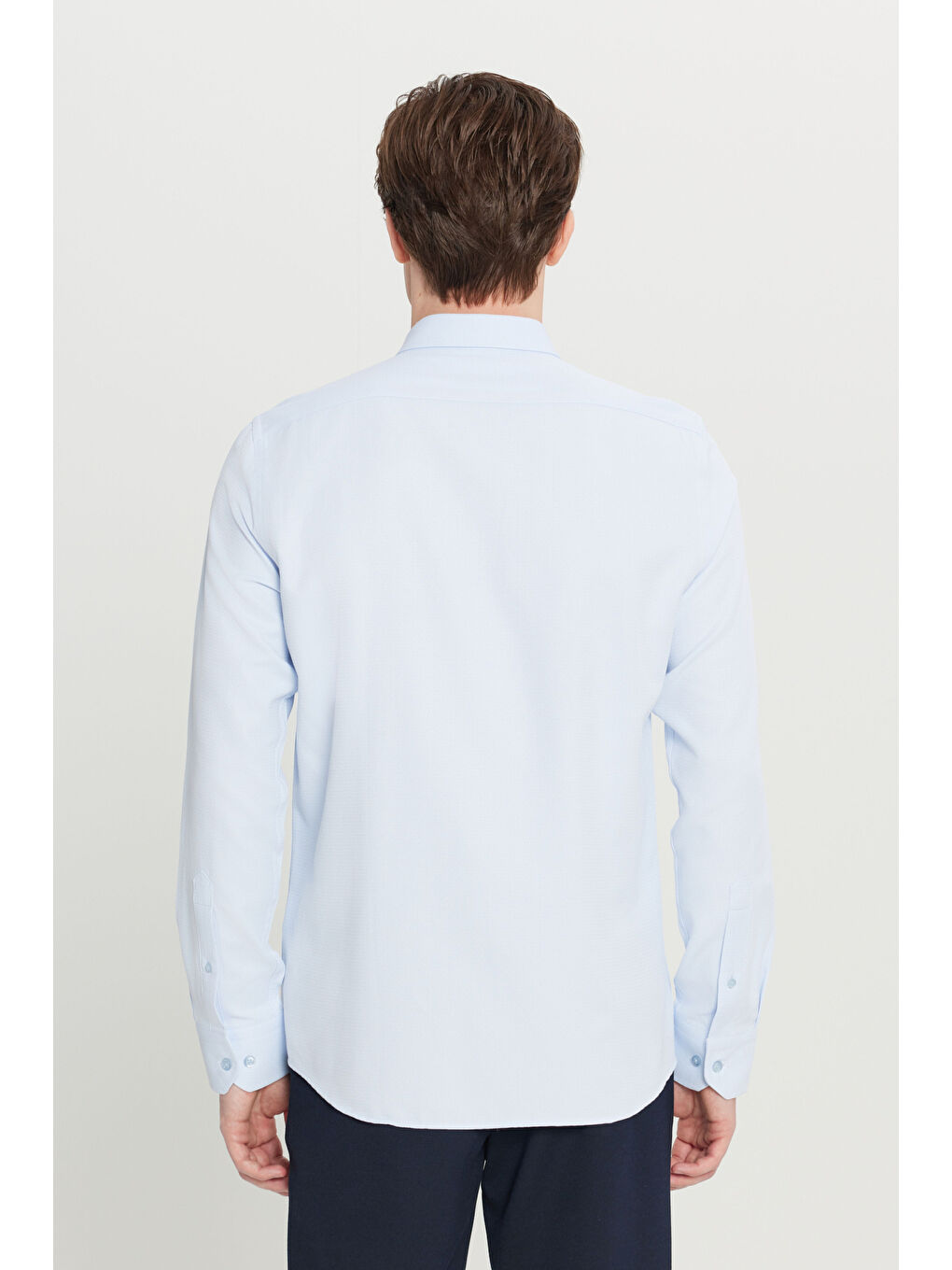 Erkek Açık Mavi Pamuklu Tailored Slim Fit Dar Kesim Düğmeli Yaka Armürlü Gömlek-5