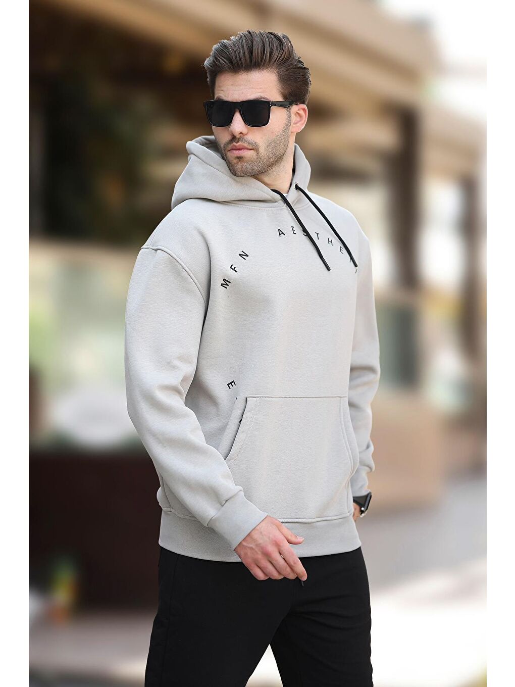 Madmext Gri Baskılı Boyalı Gri Kapüşonlu Cep Detaylı Nakışlı Erkek Sweatshirt 7054