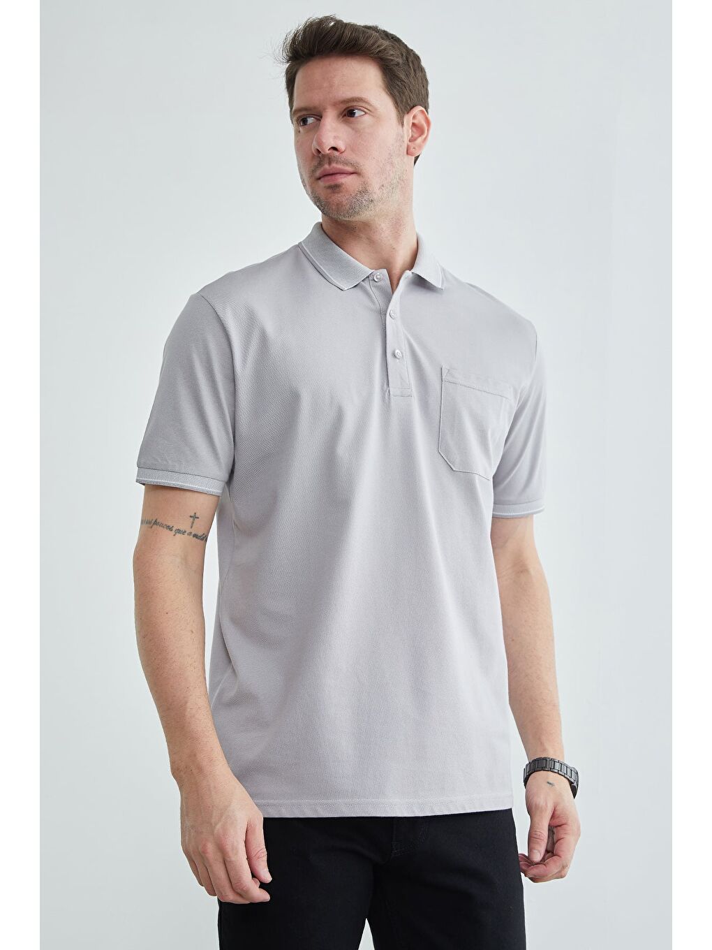 Gri Düğmeli Tek Cepli Polo Yaka Tişört-1