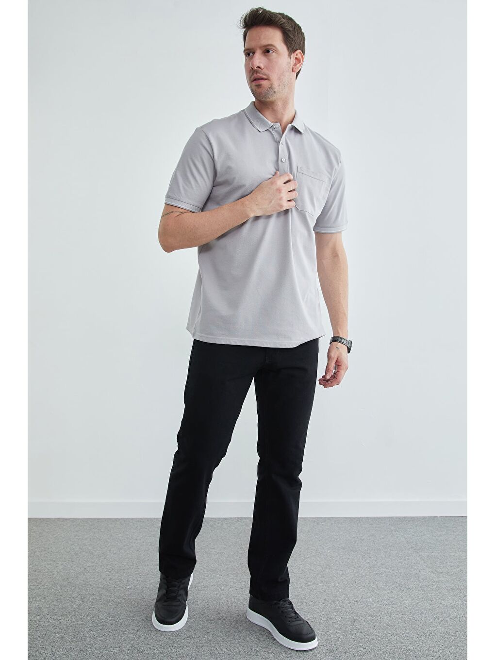 Gri Düğmeli Tek Cepli Polo Yaka Tişört-3