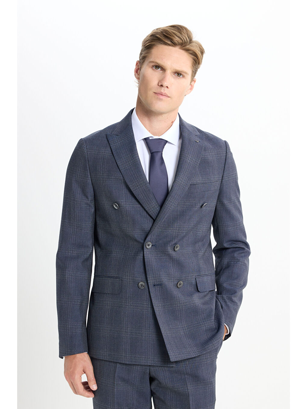 Erkek Lacivert %100 Yün Slim Fit Dar Kesim Kırlangıç Yaka Kareli Kruvaze Takım Elbise