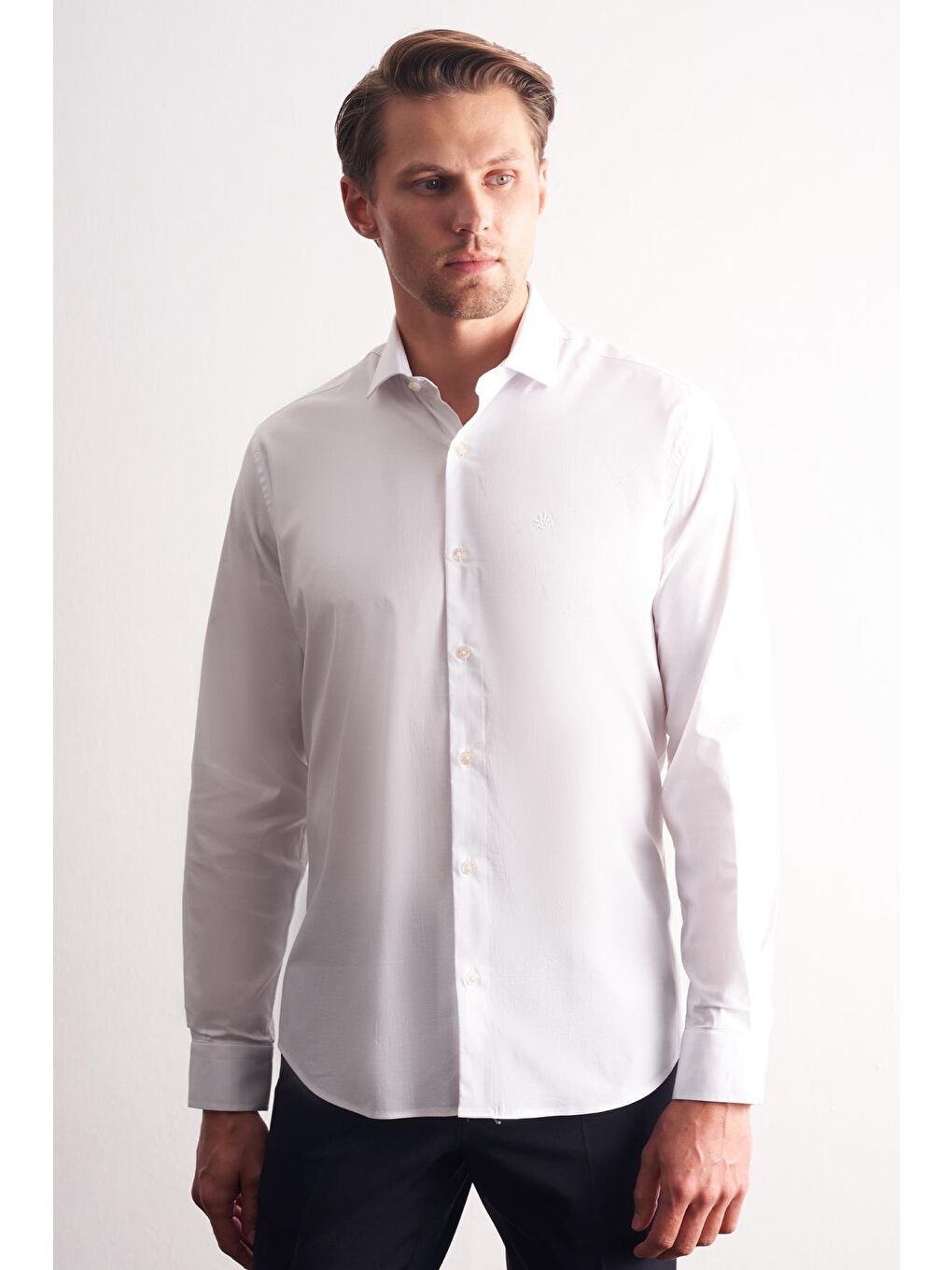 Beyaz Yarım İtalyan Yaka Uzun Kol Premium Slim Fit Pamuklu Gömlek 1004255198-1