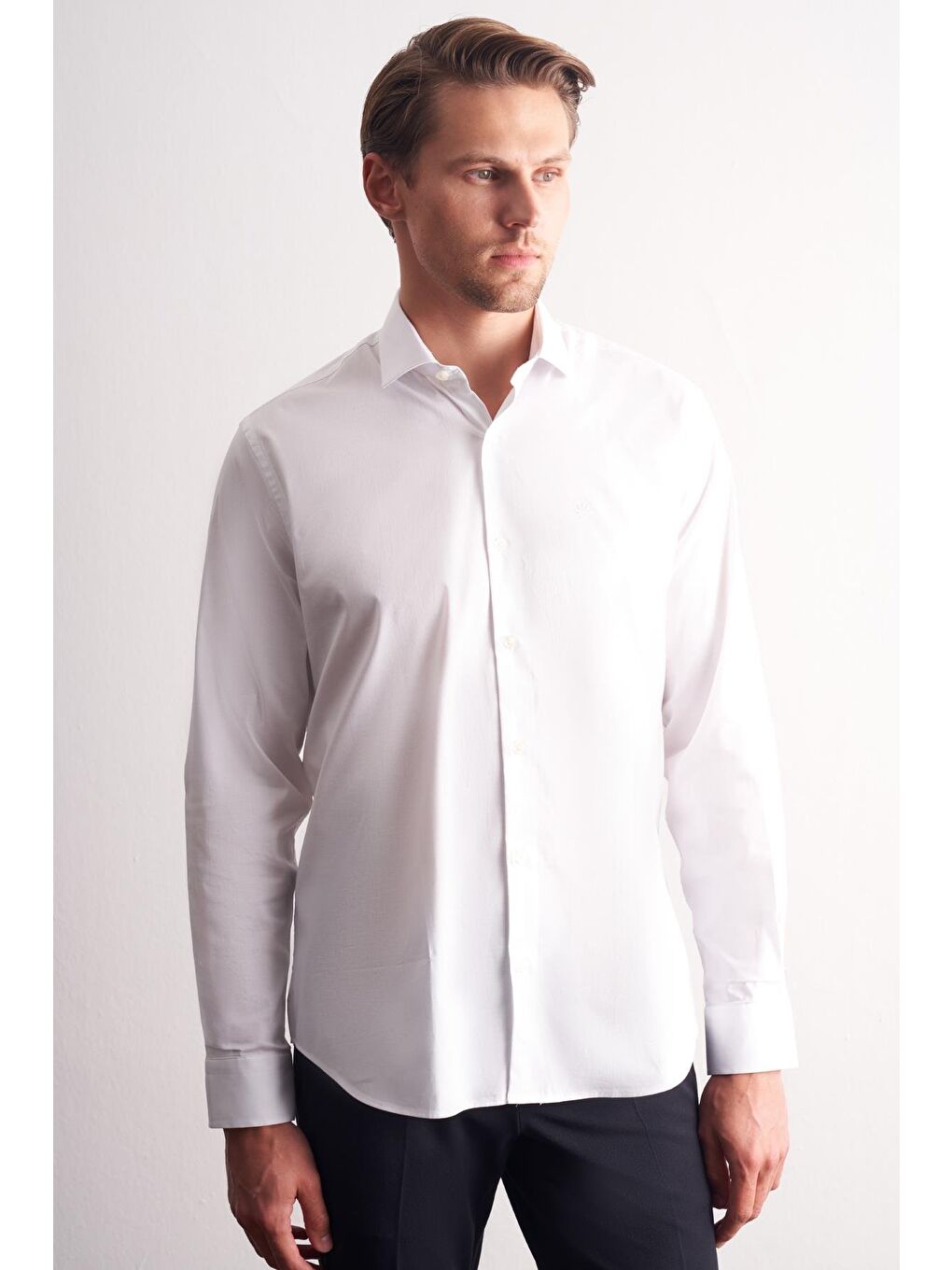 Beyaz Yarım İtalyan Yaka Uzun Kol Premium Slim Fit Pamuklu Gömlek 1004255198-3