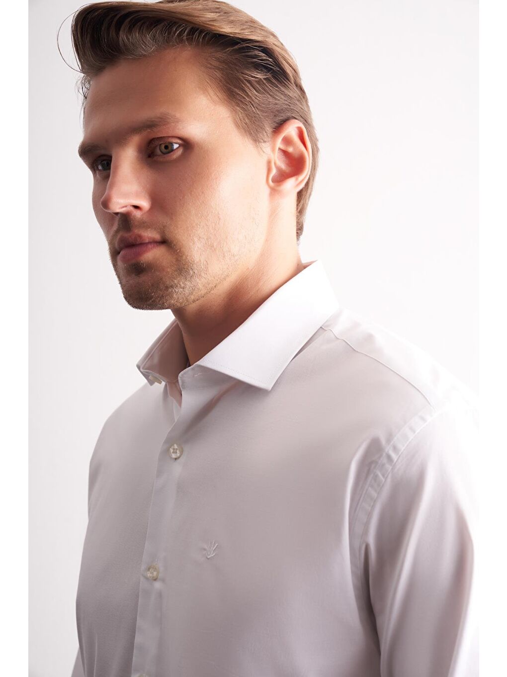 Beyaz Yarım İtalyan Yaka Uzun Kol Premium Slim Fit Pamuklu Gömlek 1004255198-4