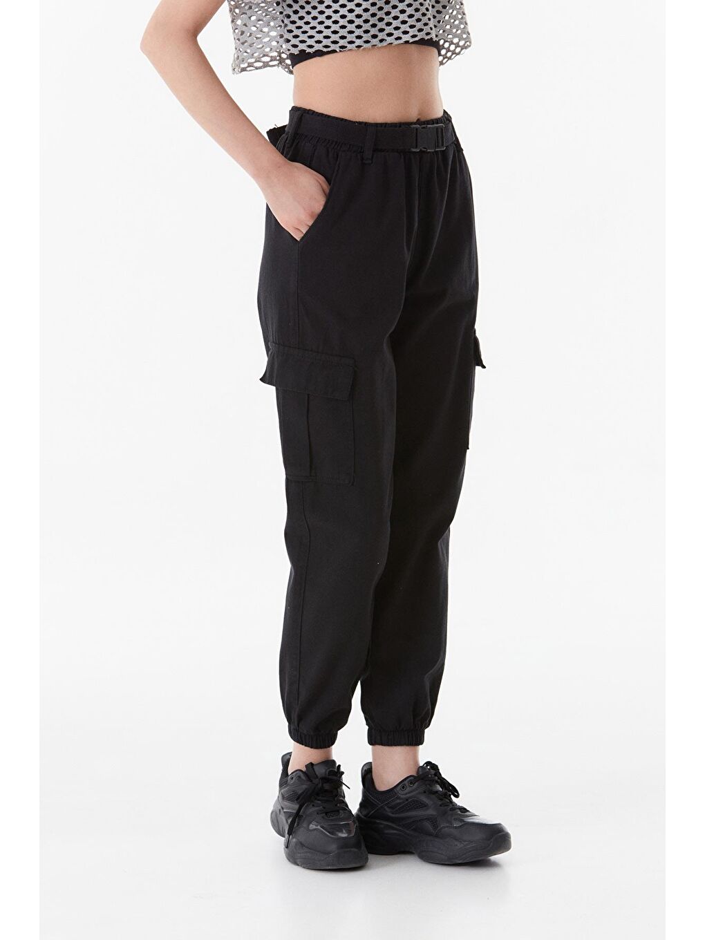 Siyah Kemerli Kargo Cepli Jogger Pantolon-3