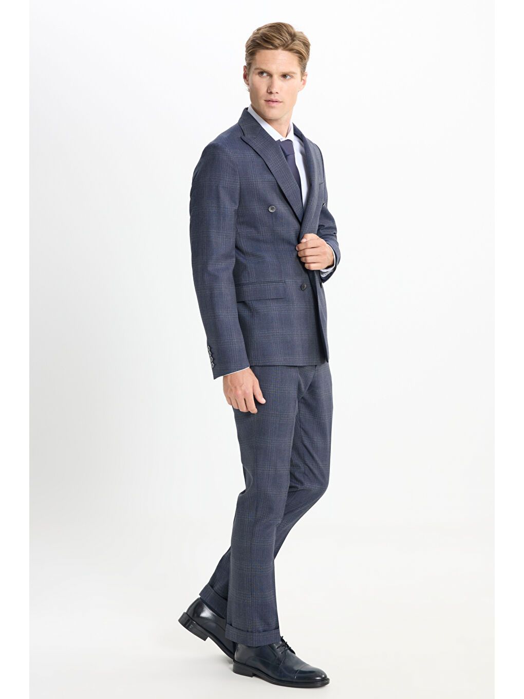 Erkek Lacivert %100 Yün Slim Fit Dar Kesim Kırlangıç Yaka Kareli Kruvaze Takım Elbise-3