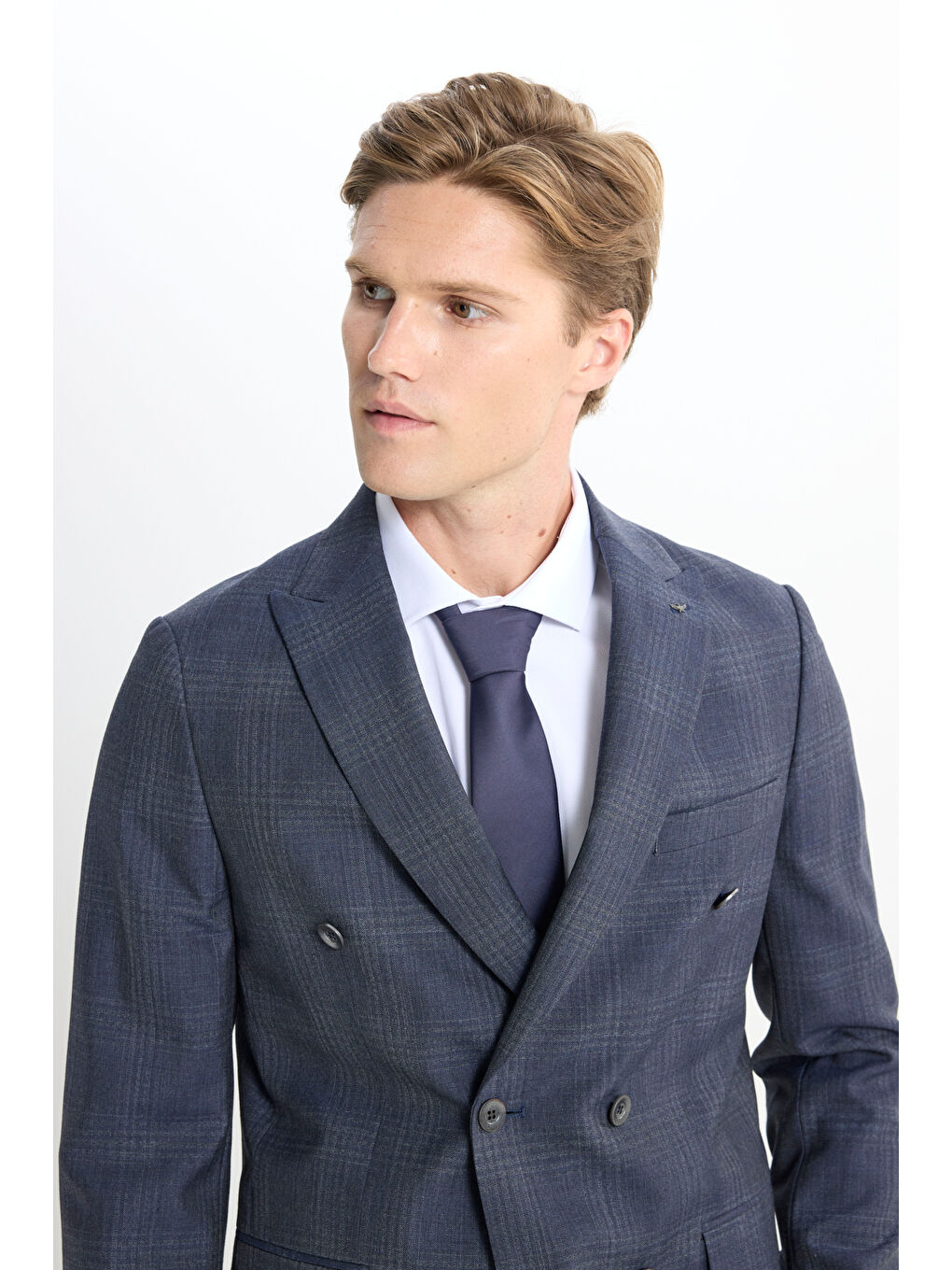 Erkek Lacivert %100 Yün Slim Fit Dar Kesim Kırlangıç Yaka Kareli Kruvaze Takım Elbise-4