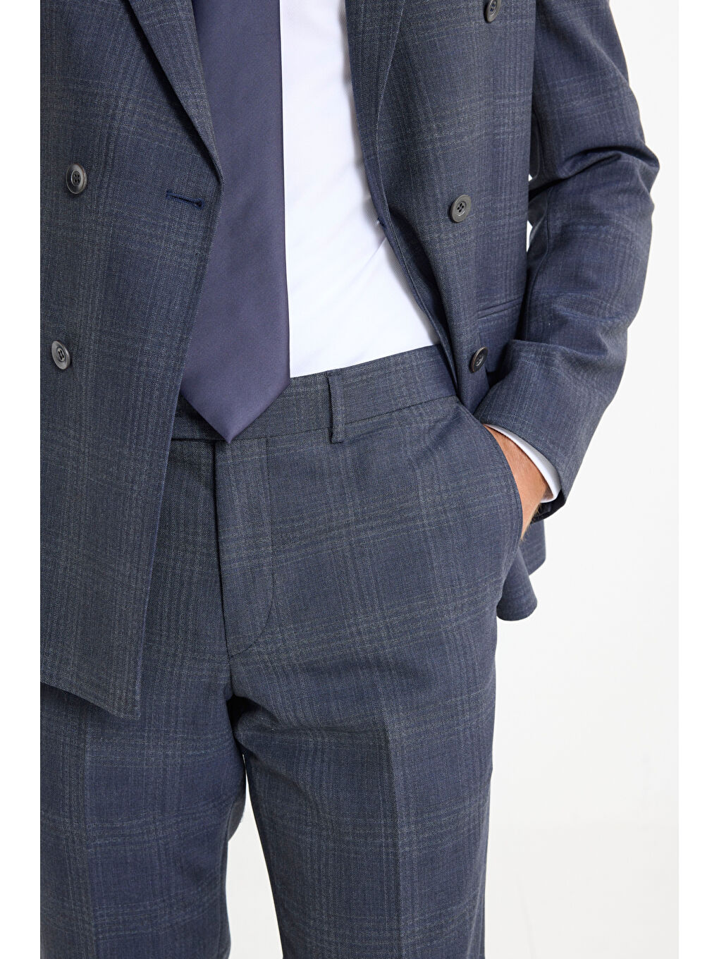 Erkek Lacivert %100 Yün Slim Fit Dar Kesim Kırlangıç Yaka Kareli Kruvaze Takım Elbise-5