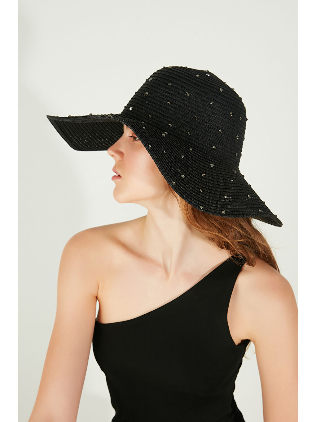 Siyah Geniş Kenarlı Taş İşlemeli Doğal Hasır Şapka  Tasarım  Güneşten Koruma İçin İdeal HSR2085