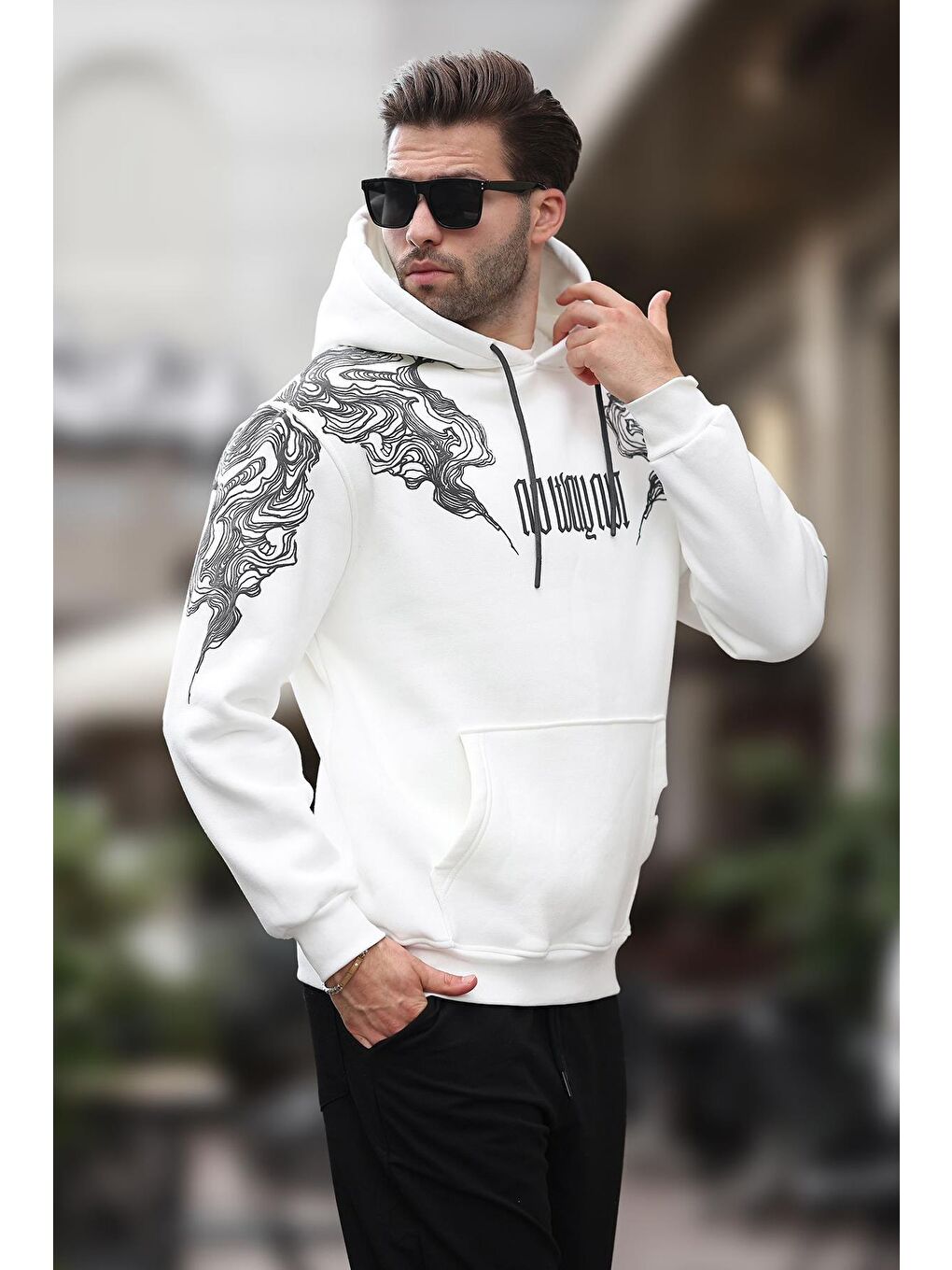 Madmext Ekru Kapüşonlu Cep Detaylı Baskılı Erkek Sweatshirt 7052 - 1