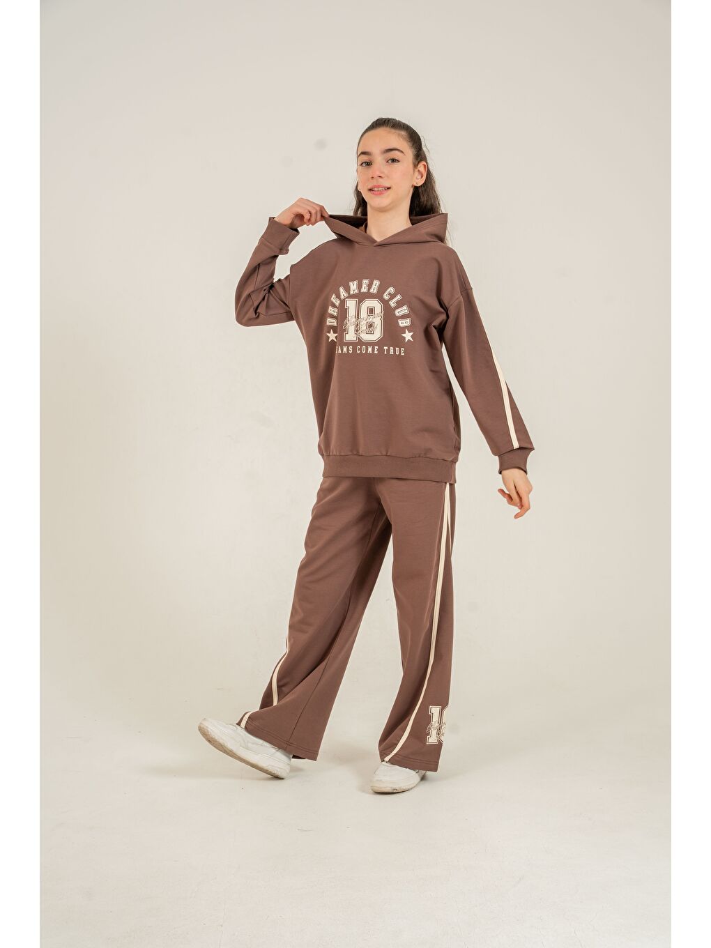 Kahverengi Üst Kollar Biyeli Ön Baskılı Alt Yan Biyeli Sol Alt Bacak Baskılı Kız Çocuk Alt Üst Eşofman Takımı-3