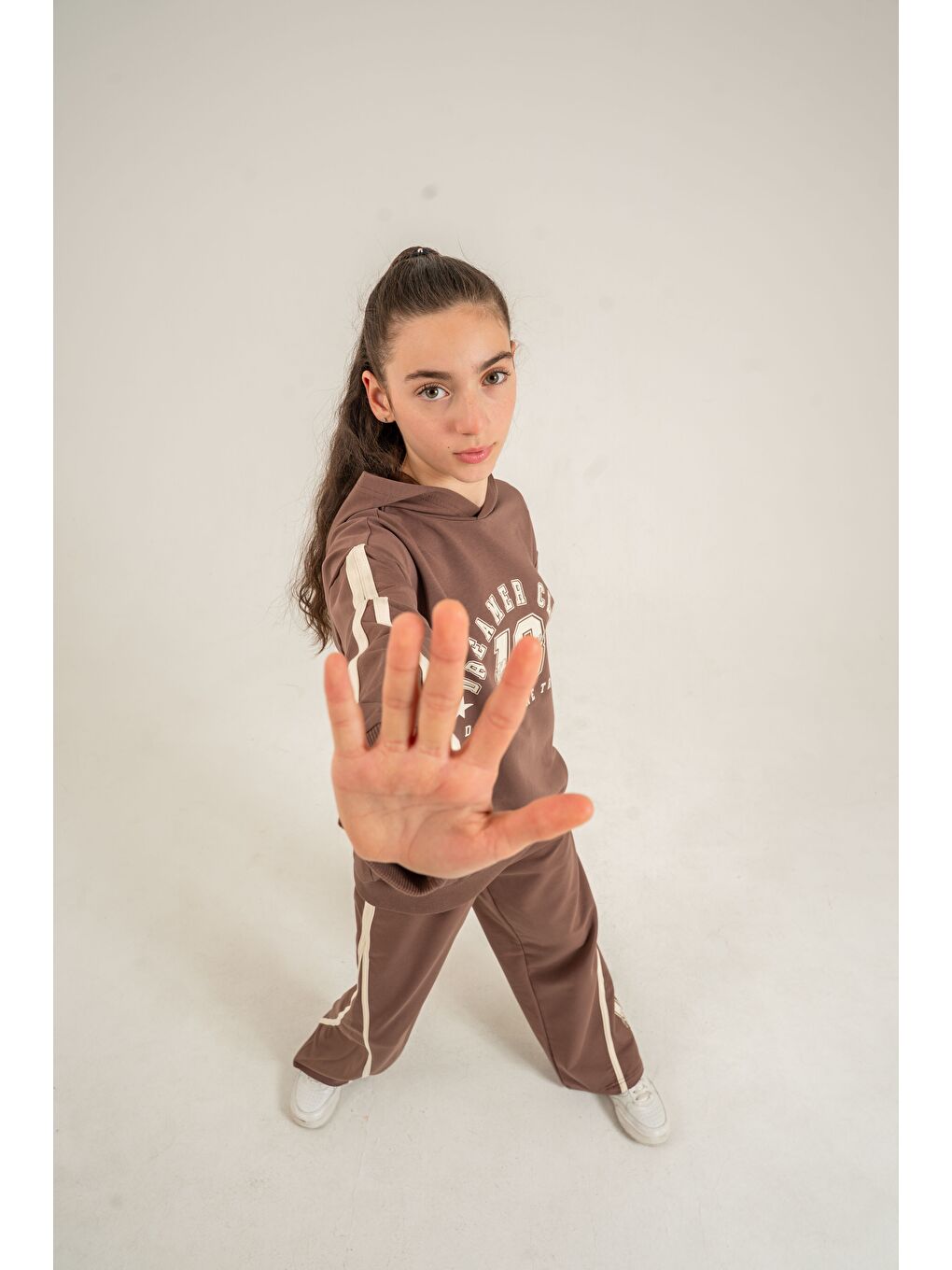 Kahverengi Üst Kollar Biyeli Ön Baskılı Alt Yan Biyeli Sol Alt Bacak Baskılı Kız Çocuk Alt Üst Eşofman Takımı-7