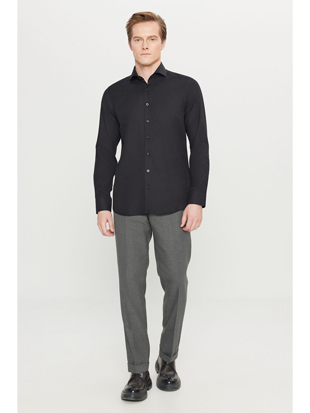 Erkek Siyah Pamuklu Oxford Tailored Slim Fit Dar Kesim Küçük İtalyan Yaka Armürlü Gömlek-1