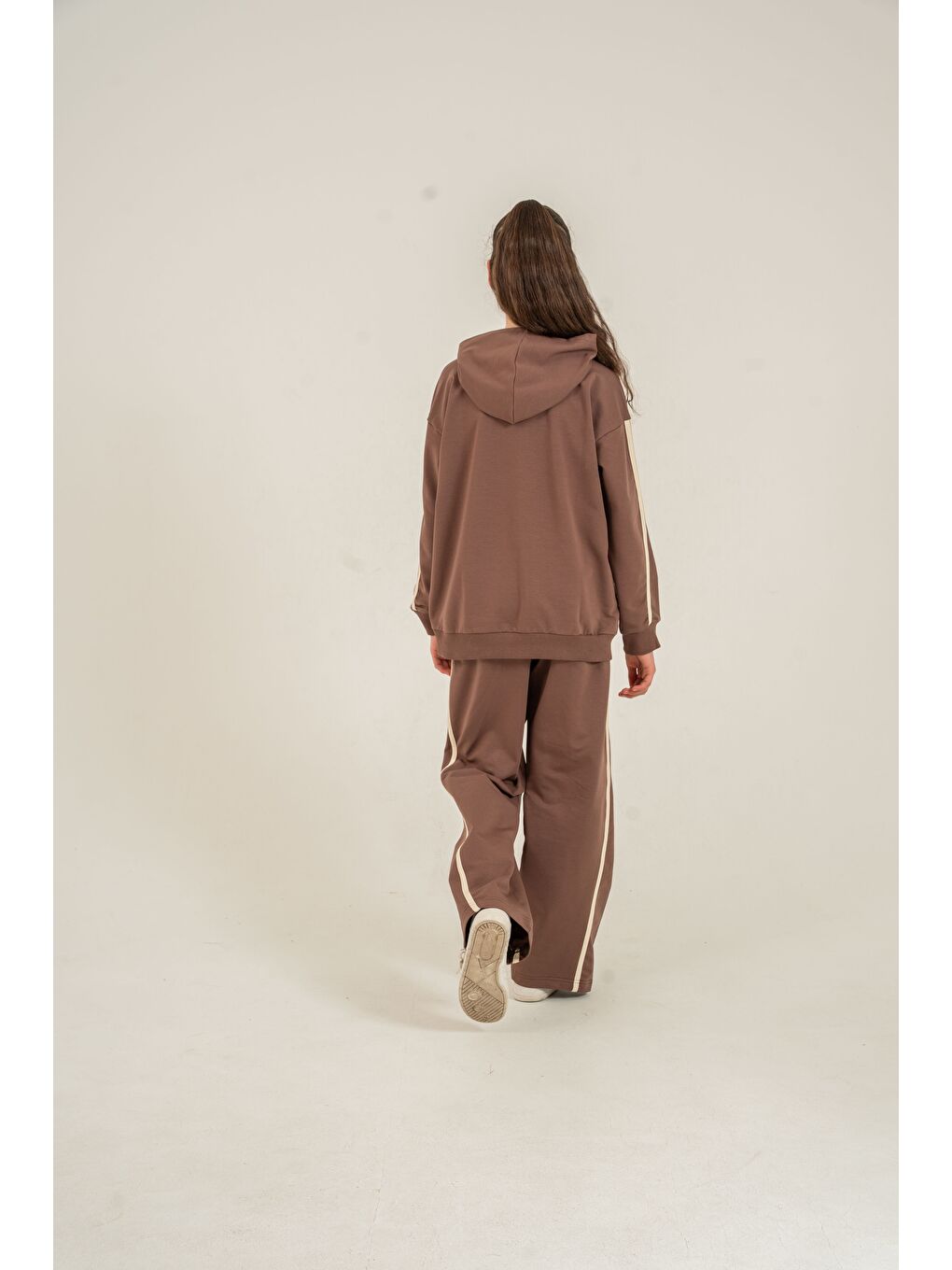 Kahverengi Üst Kollar Biyeli Ön Baskılı Alt Yan Biyeli Sol Alt Bacak Baskılı Kız Çocuk Alt Üst Eşofman Takımı-8