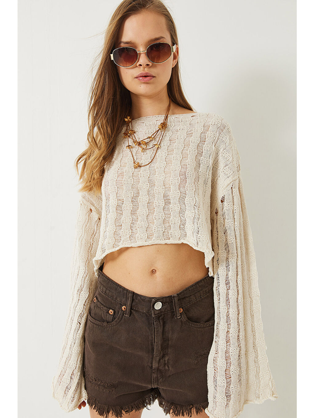 Bej Kadın Kayık Yaka Uzun Kollu Ajurlu Örgü Oversize Crop Bluz-1